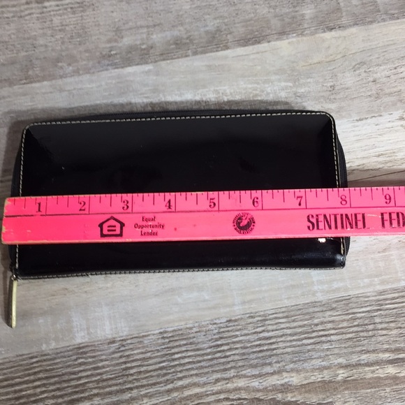 Kenneth Cole Black Patent Zip Around Wallet - Picture 6 of 6